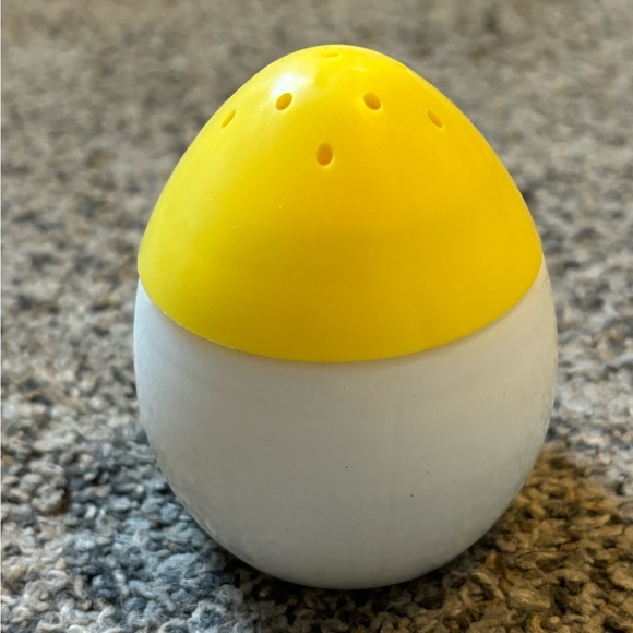 Avon Buttercup Salt Shaker - Picture 5 of 7